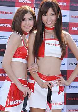 最新性感车模热辣惑壁纸