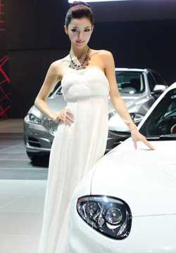 妩媚长裙车模李颖芝车展迷人