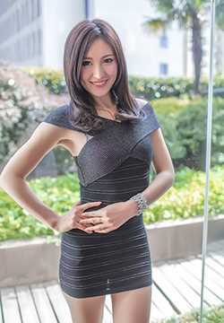 甜美车模张立鑫长腿翘臀车展图片集锦