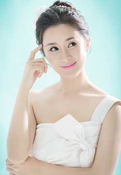 郑媛元清新气质尽显甜美女神范