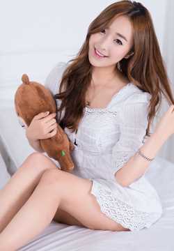 韩国歌手方敏雅甜美可人美照