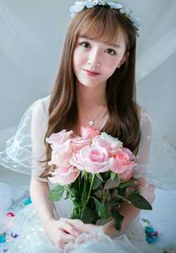 优质甜美女孩室内唯美清丽动人图片