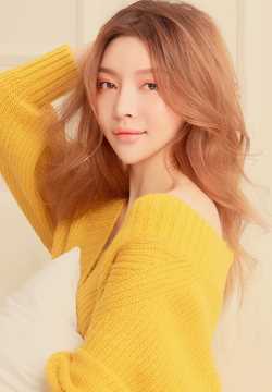 精选极品金发美女丁瑶居家甜美可人美照图册