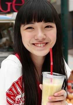 优质青春期甜美女孩唯美迷人外拍照图片