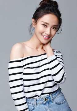 精选甜美女孩康琳浠可爱迷人写照图册