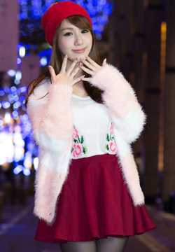 精选台湾甜美女孩呂小步街头高清图册