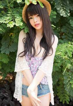 波萝社宅男女神AngelaLee李玲户外秀大胸图片