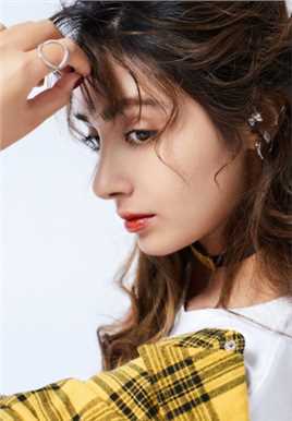 最新冷艳美女麦迪娜吸晴气质优雅时尚空灵艺术照片图集