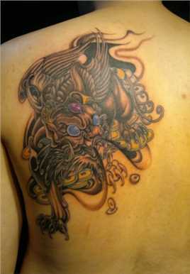 男性背部霸气麒麟文化艺术时尚纹身图片