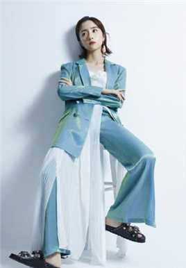 优质时尚冷艳美女胡冰卿现代服饰杂志图片相册