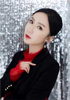 最全干练美女娄艺潇时尚西装个人图片壁纸