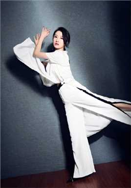 精选李念轻盈舞姿优雅灵动时尚美女明星图片图册