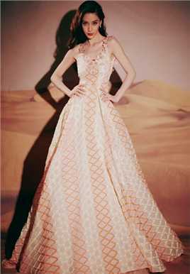 特别专辑女神气质明星angelababy浪漫长裙时尚走秀图片图片