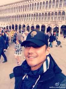 胡兵威尼斯拍戏 晒胡茬显沧桑生活照