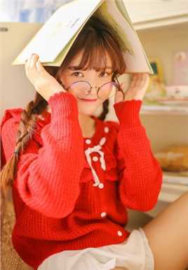 特别专辑复古文艺小少女红色毛衣性感热裤大长腿私房图片