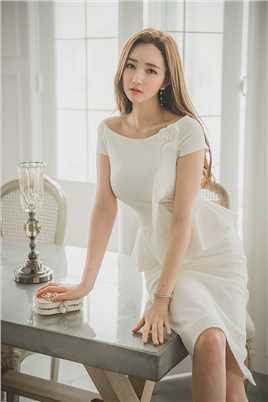 最新气质美眉李妍静时尚都市美女风性感长腿壁纸