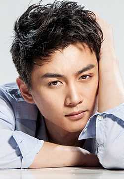 陈晓最新时尚,温暖笑容帅气十足