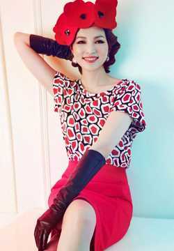 最新董卿登时尚杂志封面展知性美壁纸