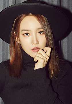 精选日韩美女明星Younha时尚大片图册