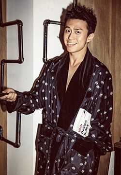 邓超时尚复古性感睡袍摄影