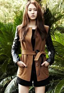 最新郑秀晶户外时尚,秀白皙长腿壁纸