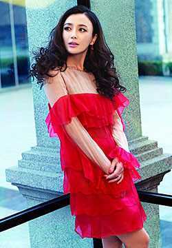 最新秦岚俏皮登时尚杂志封面壁纸