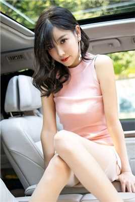 最新出轨小娇妻豪车拜金女摸袜子脚豪放翘臀车上性感性玩具壁纸