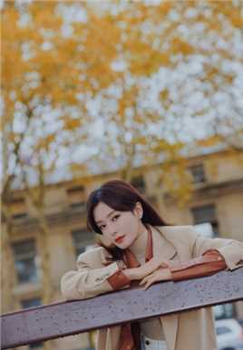 精选风情美女秦岚户外秋日时尚大衣明星街拍图片图册
