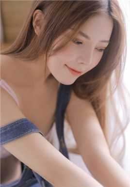 精选事业线傲人的欲望妹妹真空吊带性感香肩锁骨诱人艺术照图册