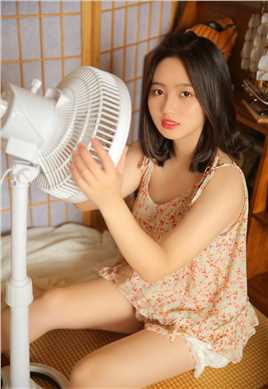 高清娇俏可人的清纯软妹吊带碎花裙明眸善睐唯美女生头像图集