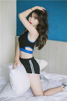 最新韩国气质甜美软妹子大长腿小清新私房照图库图集