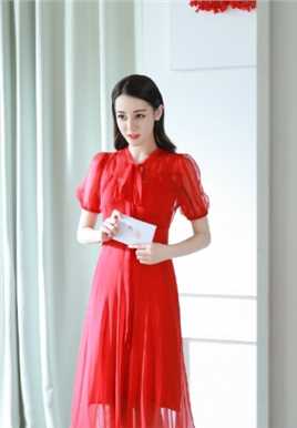 优质宅男女神迪丽热巴香艳长裙养眼优雅图片相册