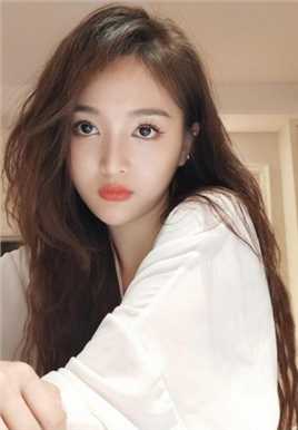 宅男女神吴宣仪居家睡衣养眼惹火成熟照图片