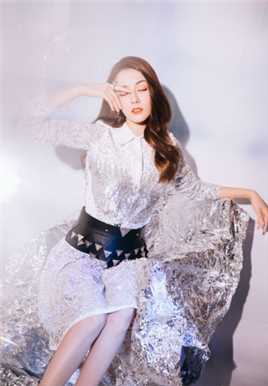 最新宅男女神御姐迪丽热巴长腿精致长裙优雅惊艳造型图片壁纸