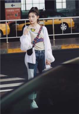 精选街拍美女万茜休闲牛仔裤时尚生活服饰图片图册