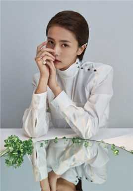 帅气御姐白鹿西装干练率直时尚杂志图片