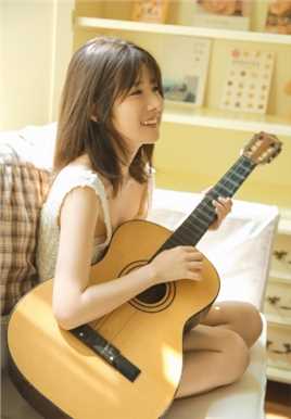 优质氧气美女飘逸长发露齿甜笑气质清纯居家图片相册