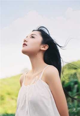 最全日系清纯美少女吊带长裙户外迷人图片相册