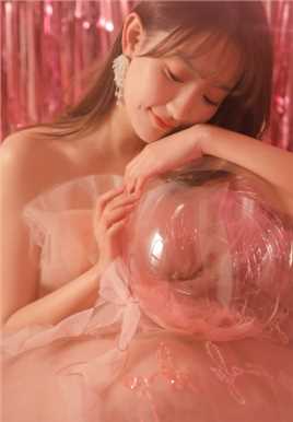 最新梦幻宅男女神朦胧香艳气息性感香肩图片壁纸