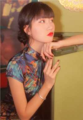 最新亚洲旗袍美女复古风韵性感开叉长裙迷人图片壁纸