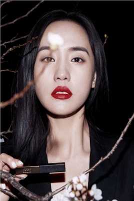 精选王智深V西装真空上阵红唇雪肤女人味足性感图册