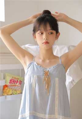 丸子头萝莉美女吊带长裙甜美可爱清纯图片