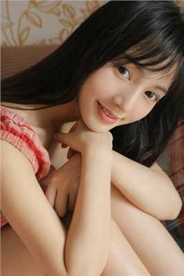 高清爱笑邻家女孩浓眉大眼素颜出镜气质清纯居家图集