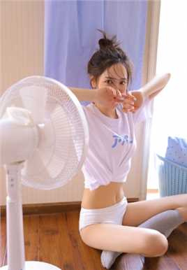 高清细腰苗条的甜美女孩长腿白皙修长唯美养眼艺术照图集