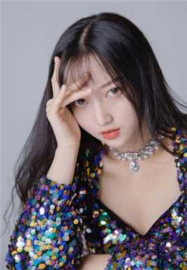 特别专辑风情万种的宅男女神低胸露点紧身裙唇红齿白艺术照图片