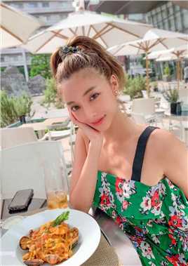 精选网红宅男女神性感比基尼酥胸翘臀细腰惹火私房照图册