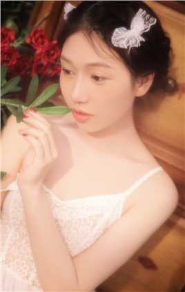 精选吊带蕾丝美女锁骨精致性感气质清新脱俗美艳图册