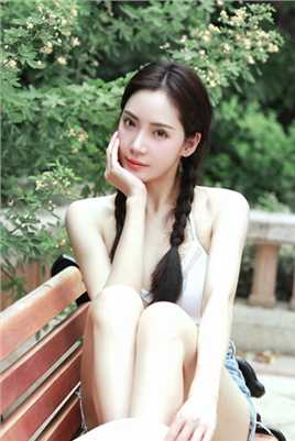 特别专辑麻花辫少女比基尼内衣酥胸半露性感大长腿人体之美图片