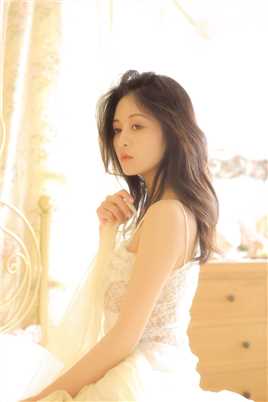 特别专辑95后小妹妹肤白貌美唇红齿白惹眼性感图片