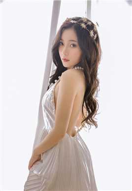 萌白酱半裸尤物性感露背装肌肤莹白如雪背影惹火图片